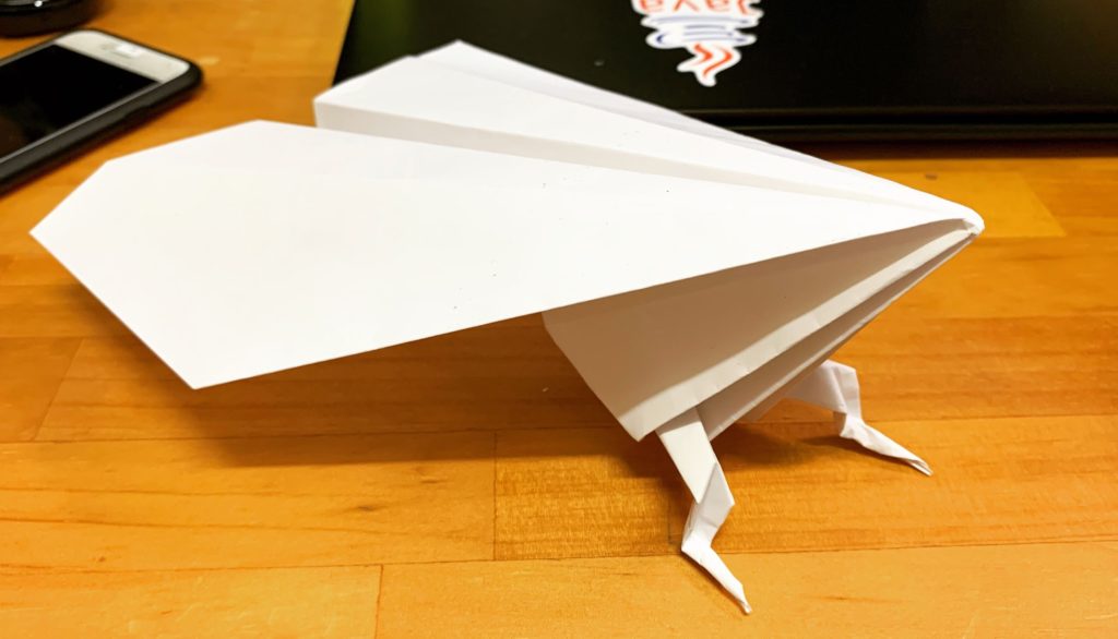 足の生えた紙飛行機